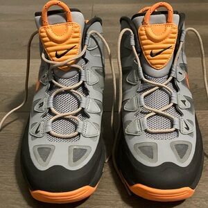 Nike Air Max Uptempo Fuse 360 - Stadium Grey/Bright Crimson